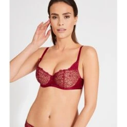 Aubade Miss Karl Triangle Sans Armature Rubis -Sous Vêtement Soldes 1600x1600 aubade miss karl soutien gorge corbeille rubis p5 53 16082021