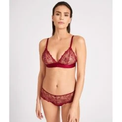 Aubade Miss Karl Triangle Sans Armature Rubis -Sous Vêtement Soldes 1600x1600 aubade miss karl triangle sans armature rubis p3 04 16082021