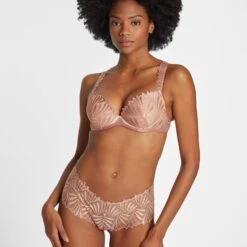 Aubade Soutien-Gorge Plunge Coque Sensory Illusion Silk Rose -Sous Vêtement Soldes 1600x1600 aubade soutien gorge plung coque sensory illusion silk rose p3 26 06072022