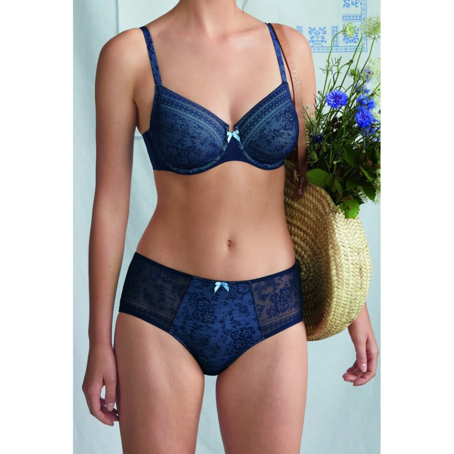 Culotte Haute Rosa Faia Fleur Bleu Marine 6 Culotte Haute Rosa Faia Fleur Bleu Marine – Image 4