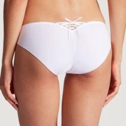 Slip Brésilien AUBADE Bahia & Moi Blanc -Sous Vêtement Soldes 1600x1600 soutien gorge triangle aubade bahia moi blanc p1 29 10032020